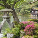 Lanterne de pierre au jardin japonais Kenrokuen à Kanazawa, Japon