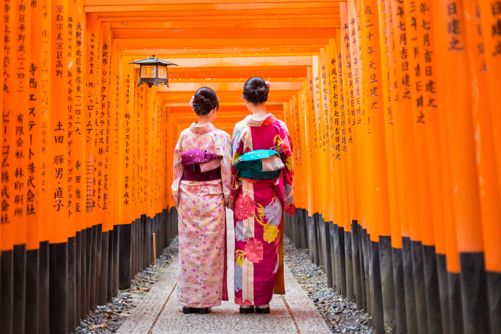 Deux geishas, Fushimi Inari, Kyoto, Japon