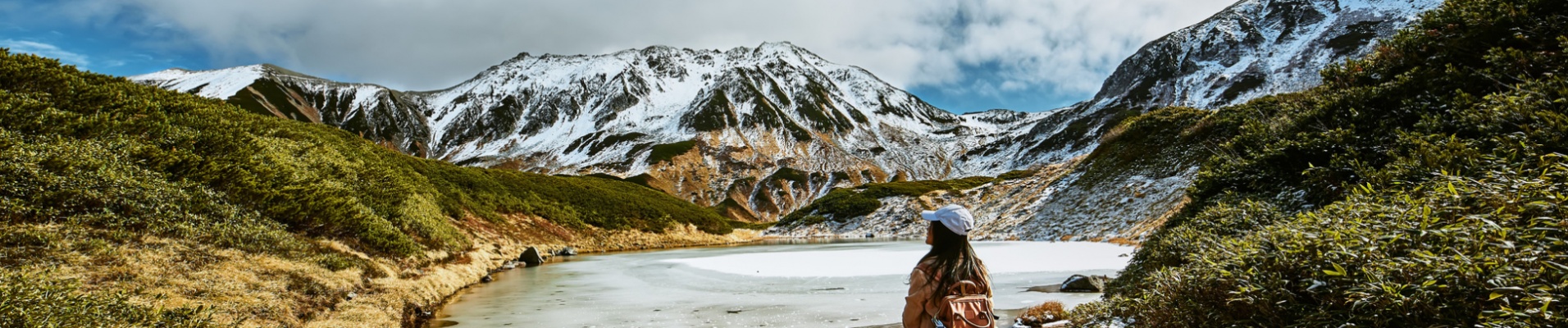 Femme à Teyama-Kurobe ou route alpine, Japon