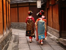 Geishas dans le quartier de Gion, Kyoto