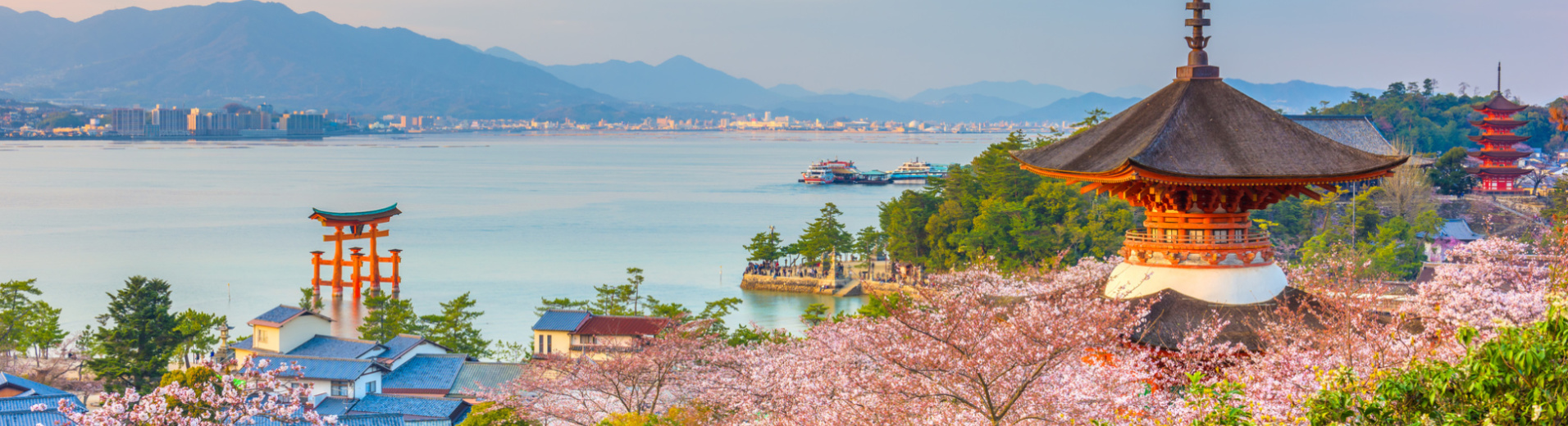 Ile de Miyajima au printemps, baie Hiroshima, Japon