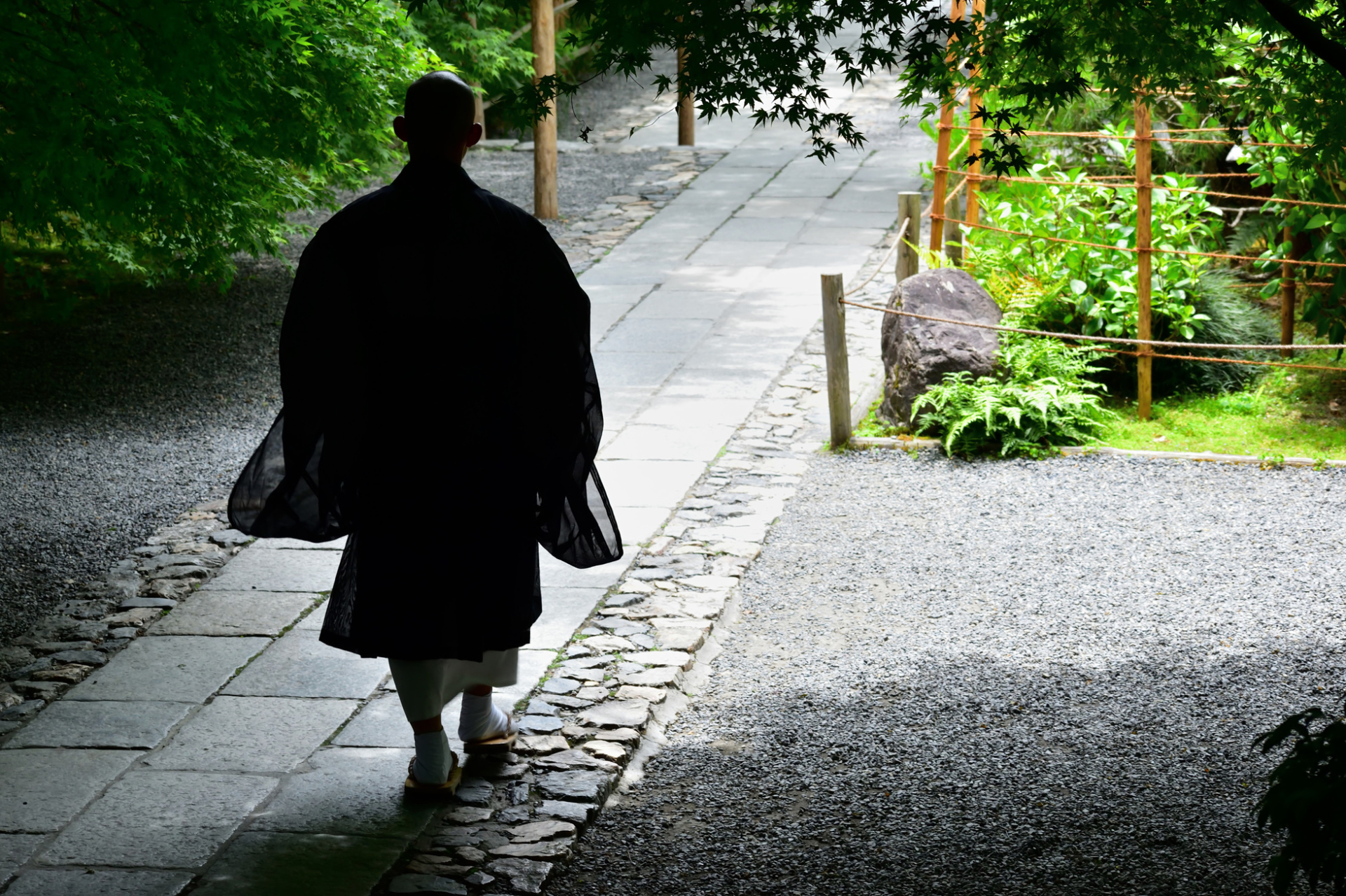 Silhouette d'un moine bouddhiste, Kyoto