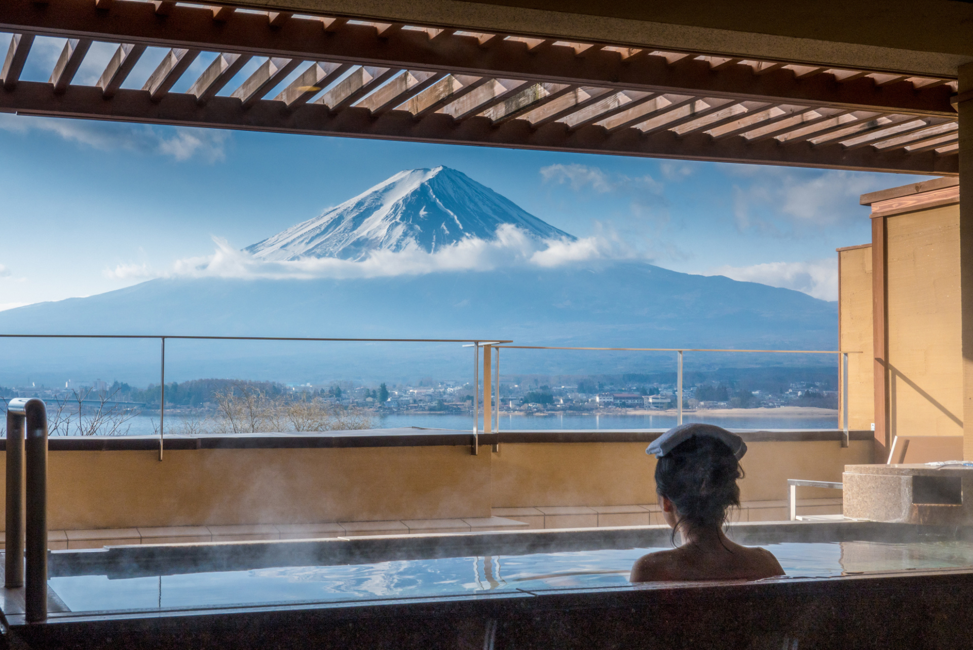 Femme dans un onsen japonais