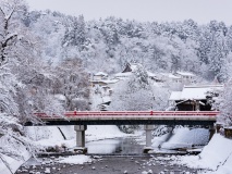 Pont de Takayama sous la neige
